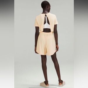 Lululemon Lightweight High-Neck Romper Prosecco Size 6 
NEW WITH‎ TAGS